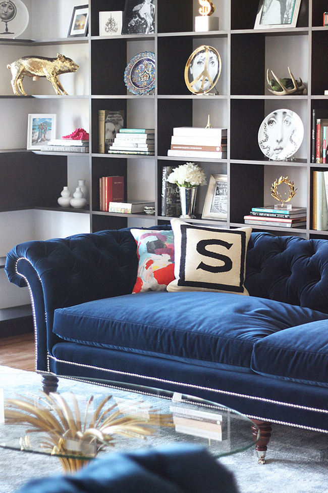 Looking to invest in a new sofa for your home but not sure what to go for? Find out why I'm currently crushing hard over navy blue velvet sofas.