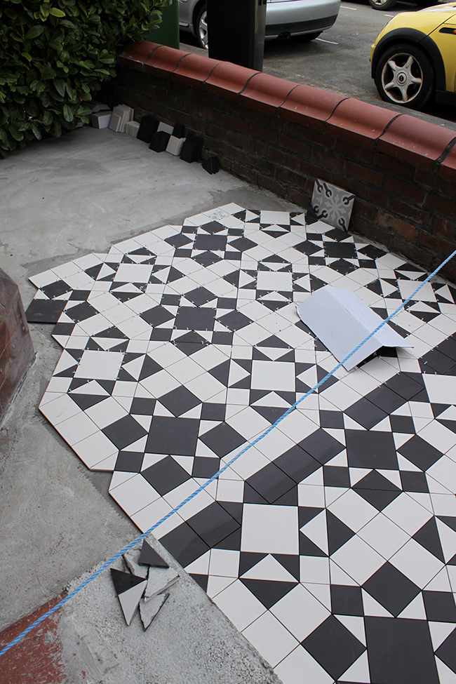 Original Style Victorian Floor Tiles in Black and White - Swoon Worthy