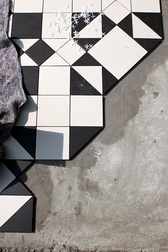 Original Style Victorian Floor Tiles in Black and White - Swoon Worthy