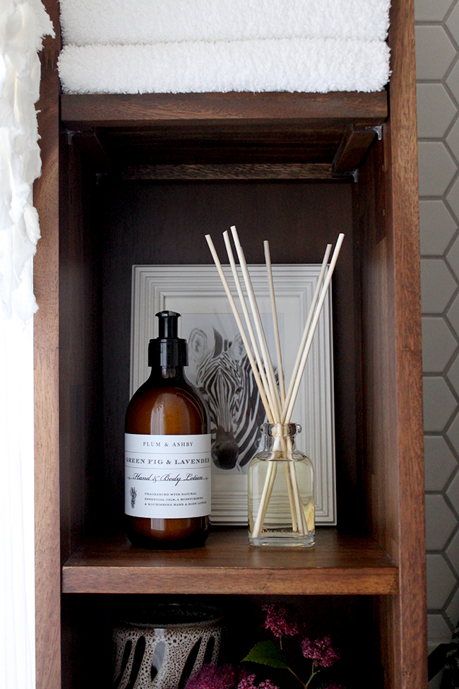 Swoon Worthy - bathroom shelf styling