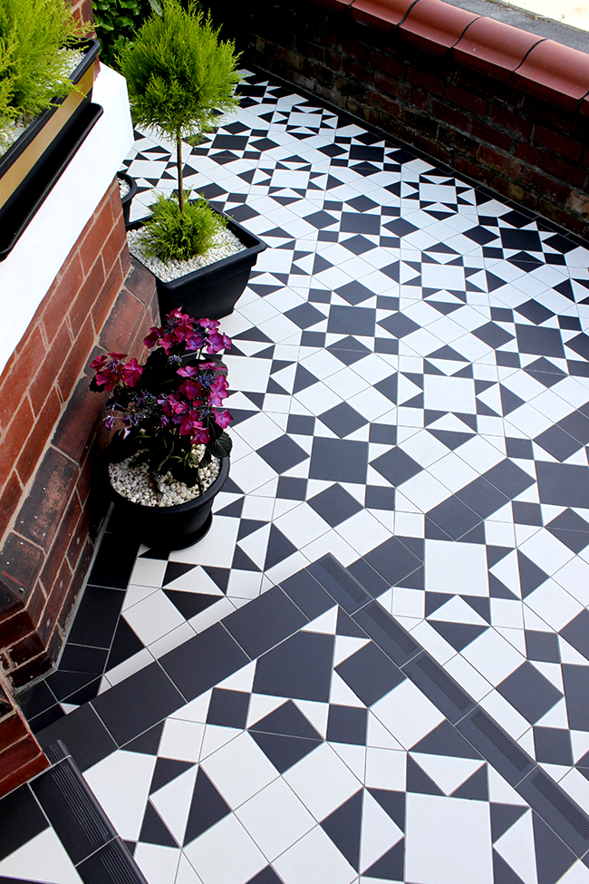 Swoon Worthy front patio Victorian Floor Tiles