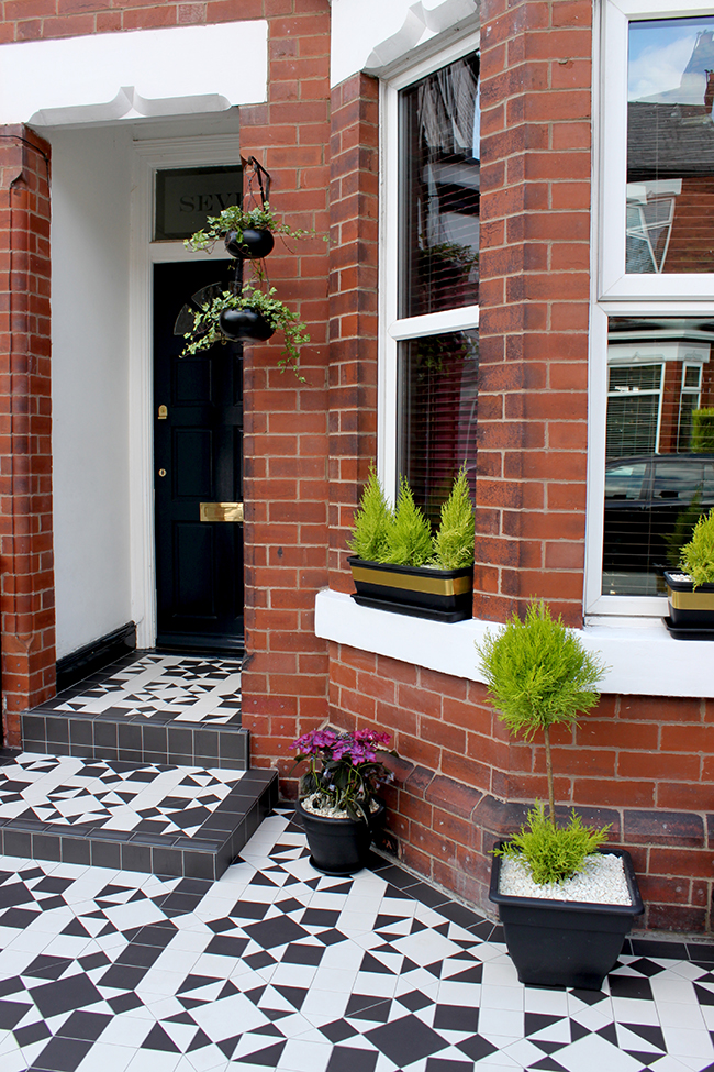 Swoon Worthy front patio after 7