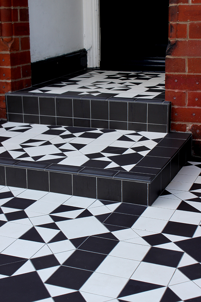 Swoon Worthy front patio steps black and white tiles