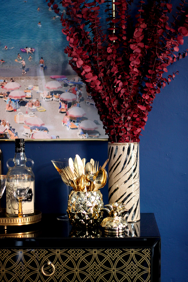 Swoon Worthy - dining room console table styling