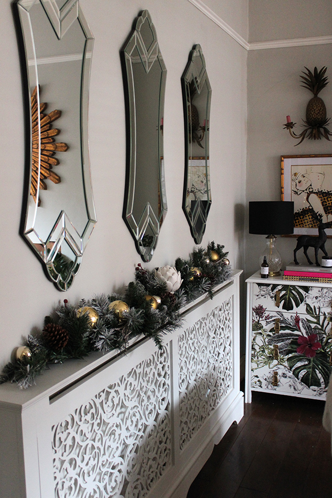 Blogger Stylin Home Tour - Christmas living room - Swoon Worthy