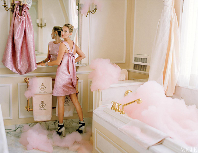 kate moss tim walker vogue pink bubblebath