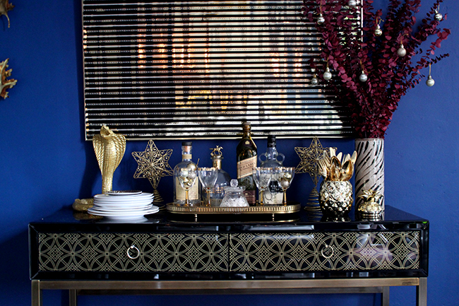 Swoon Worthy - Christmas Dining Room console table - see more at www.swoonworthy.org