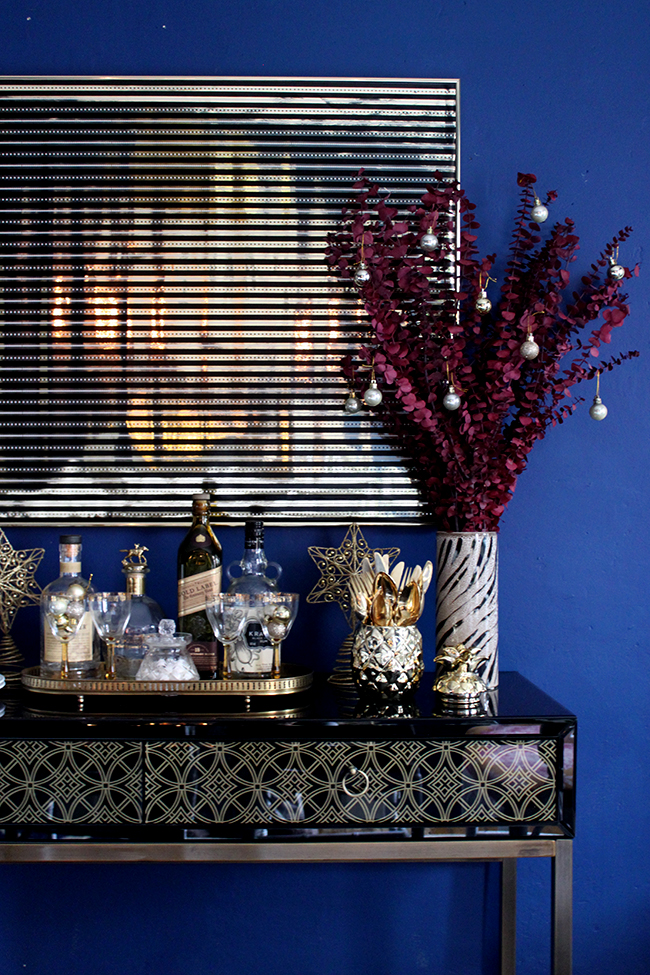 Swoon Worthy - Christmas Dining Room console table - see more at www.swoonworthy.org 