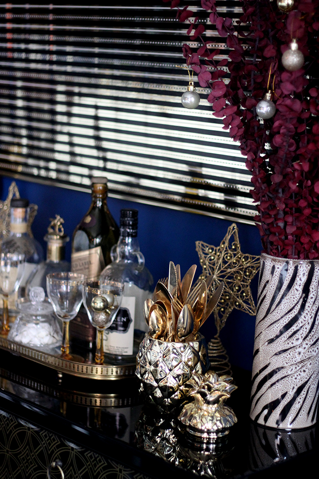 Swoon Worthy - Christmas Dining Room console table - see more at www.swoonworthy.org