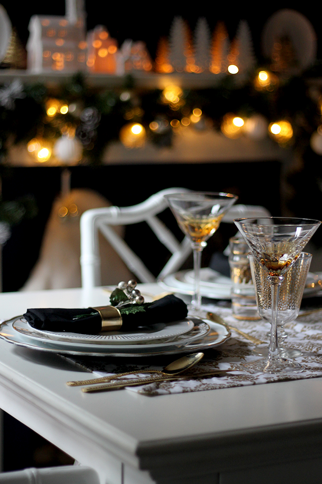 Swoon Worthy - Christmas Dining Table setting - see more at www.swoonworthy.org