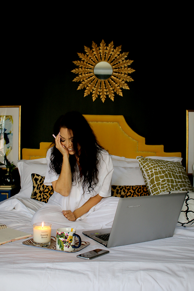 Swoon Worthy - blogging in bed