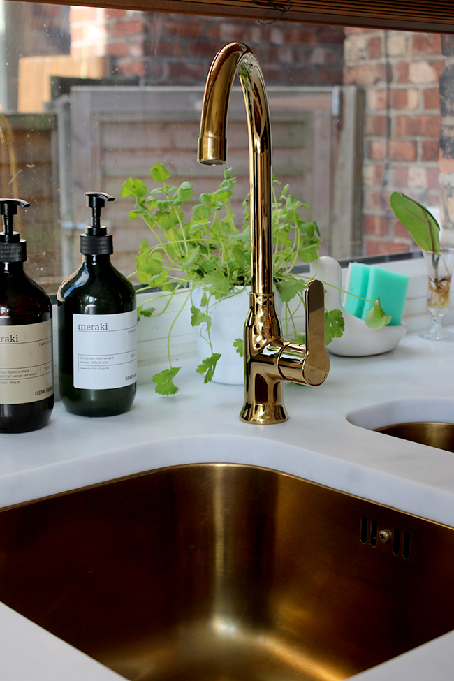 Thinking of updating your kitchen taps? Take a look at my gorgeous new gold addition.