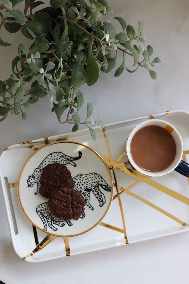 diy-graphic-gold-pattern-tray