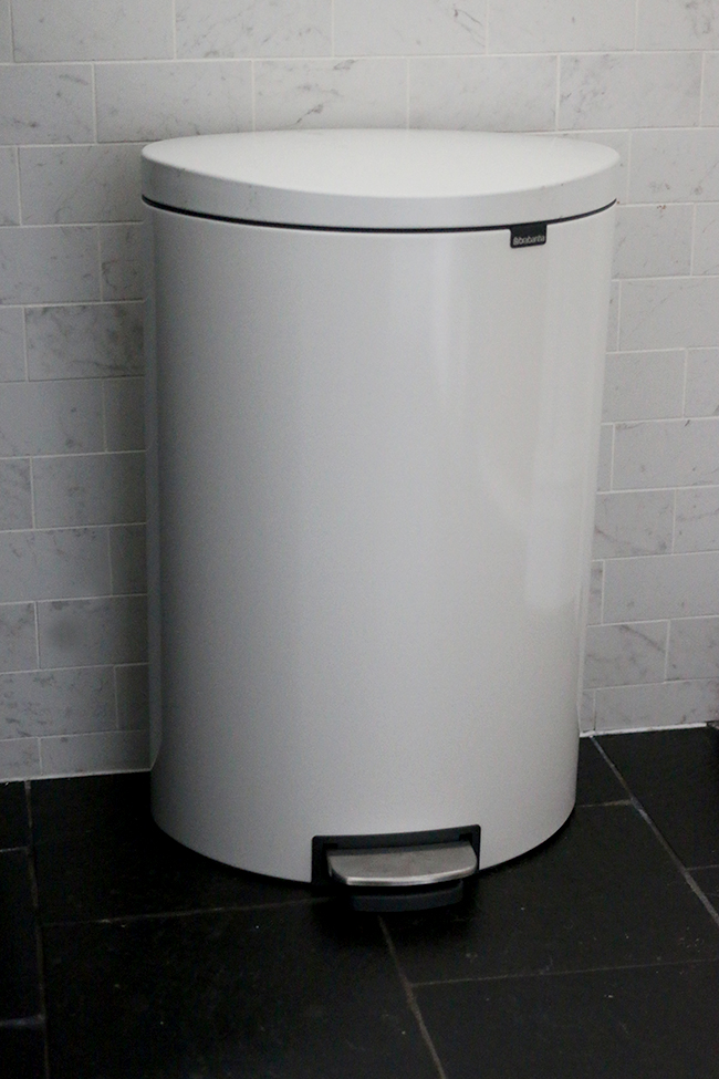 brabantia-white-flat-back-bin