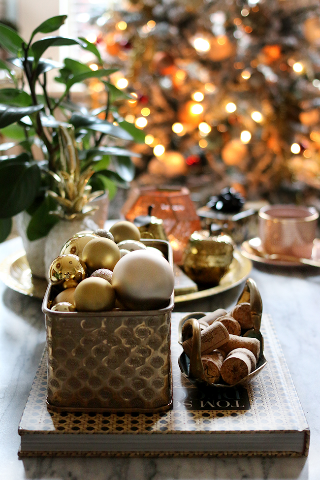 Eclectic boho glam Christmas decorating in gold copper and red - see more at www.swoonworthy.org