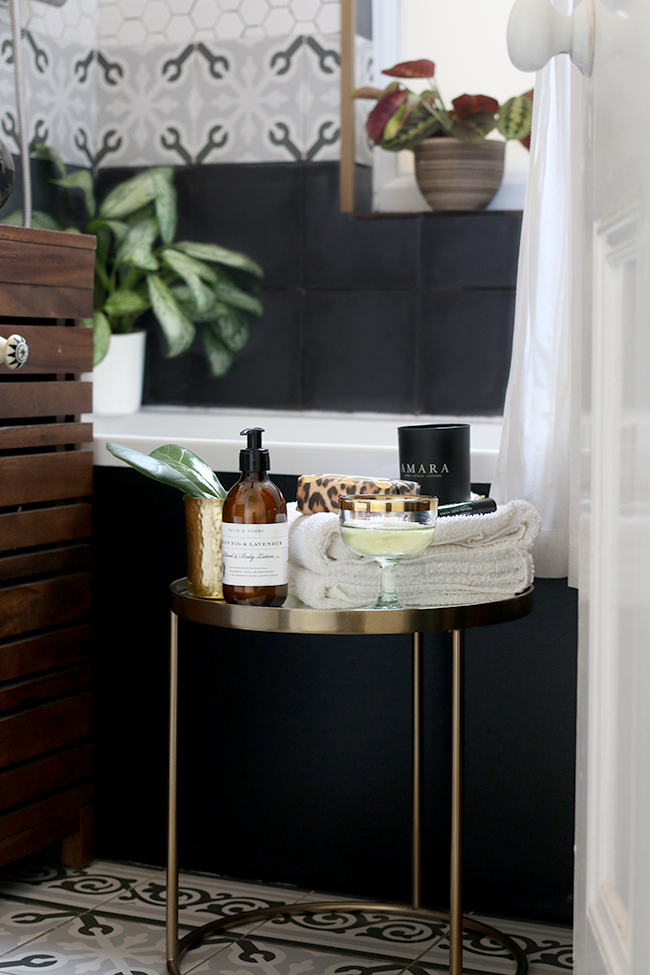 side table styling bathroom 1