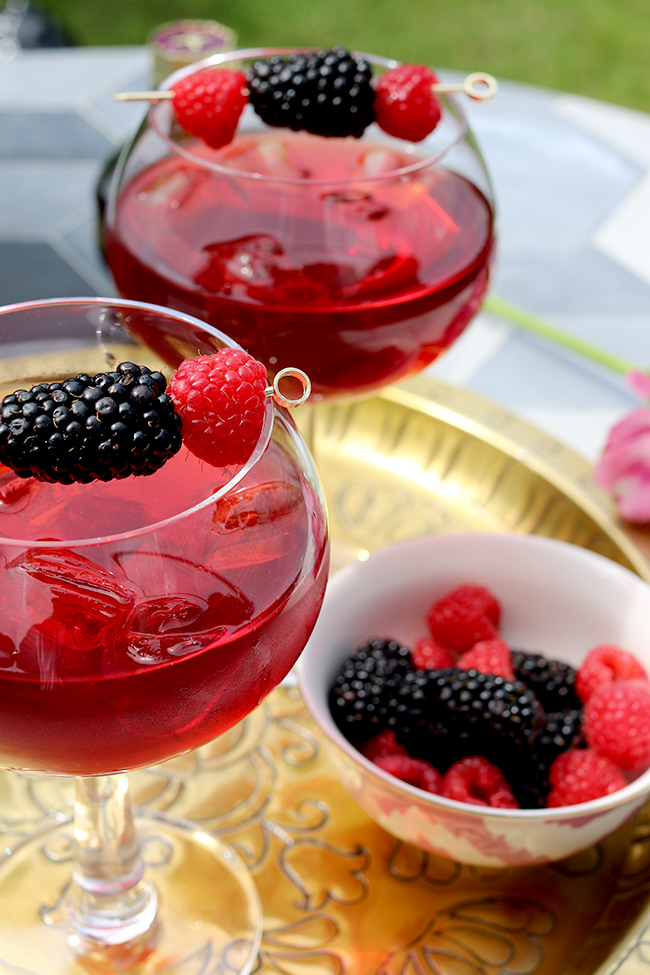 Raspberry Tea Russian fruity cocktail 