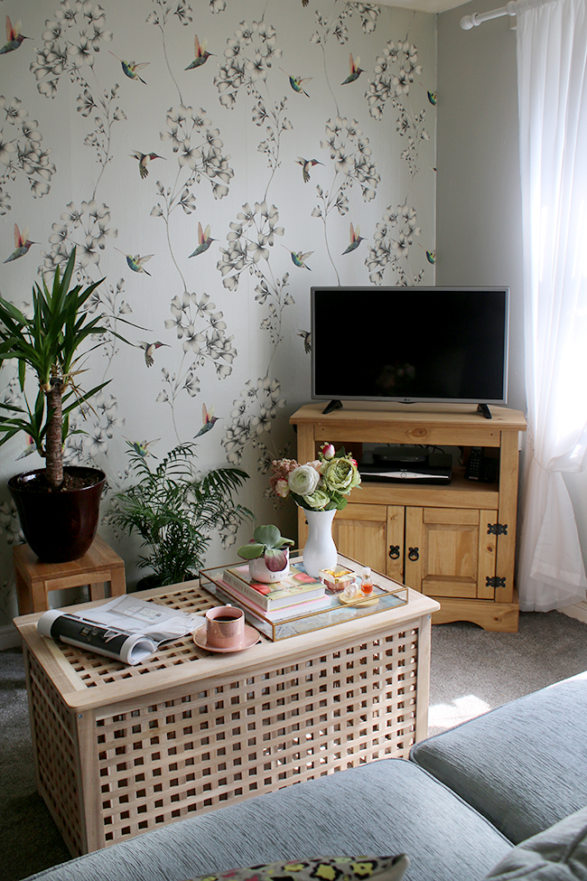 Take a before and after look at my Mother in Law's contemporary romantic living room