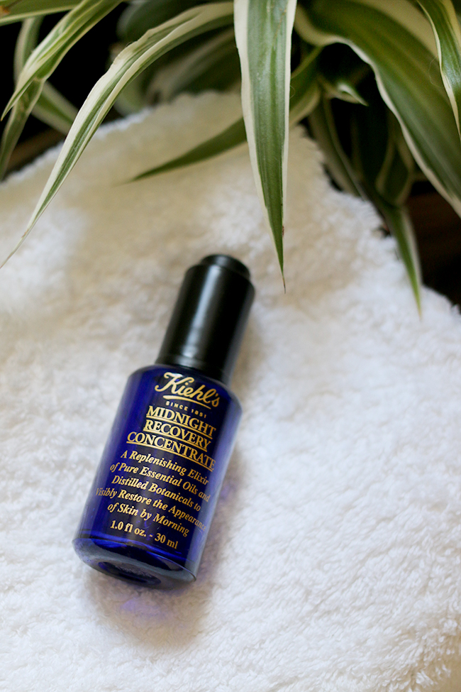 Step 5 of my nighttime skincare routine - Kiehls Midnight Recovery Concentrate Serum