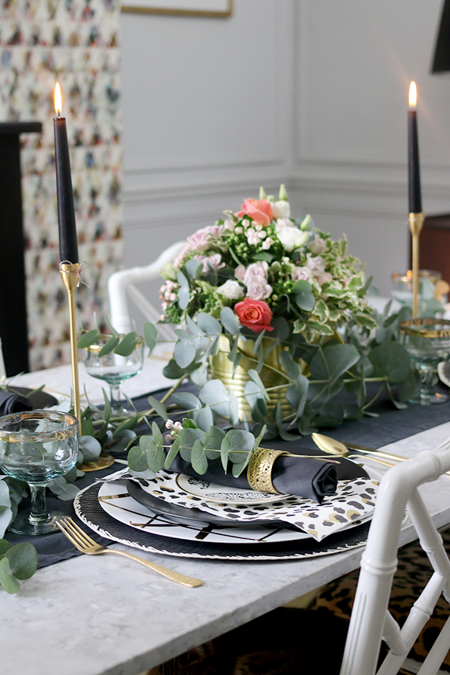 Find out how to create a stunning Autumn tablescape in Black White Gold and Green