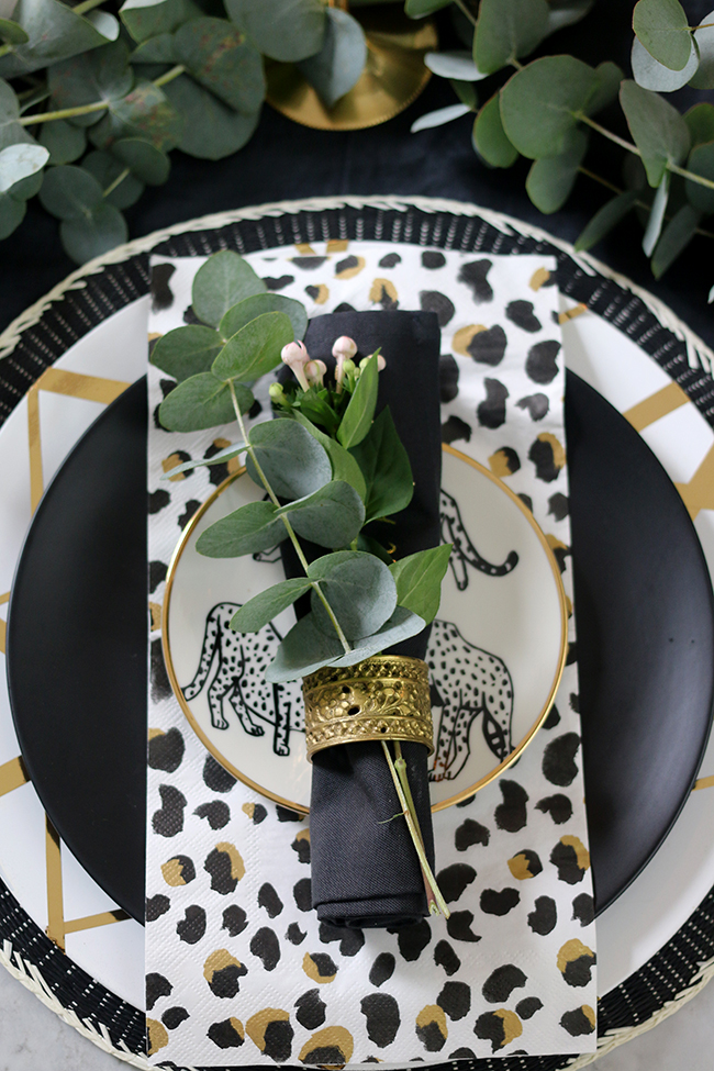 Check out my tips on creating a gorgeous Autumn tablescape in black white gold and green