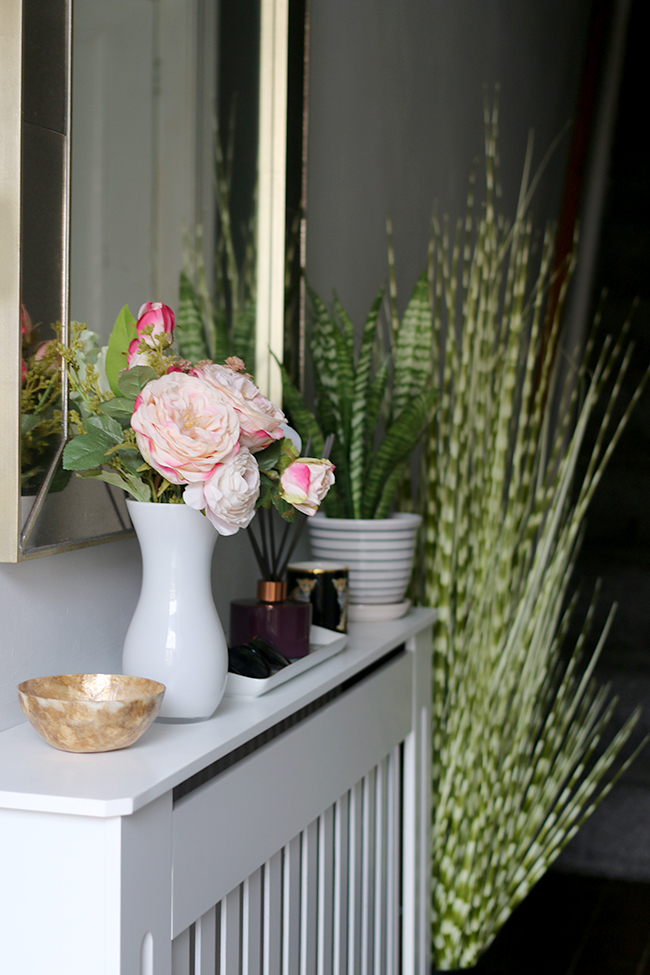 Refreshing our Edwardian hallway by adding a radiator cover and stylish decorative pieces