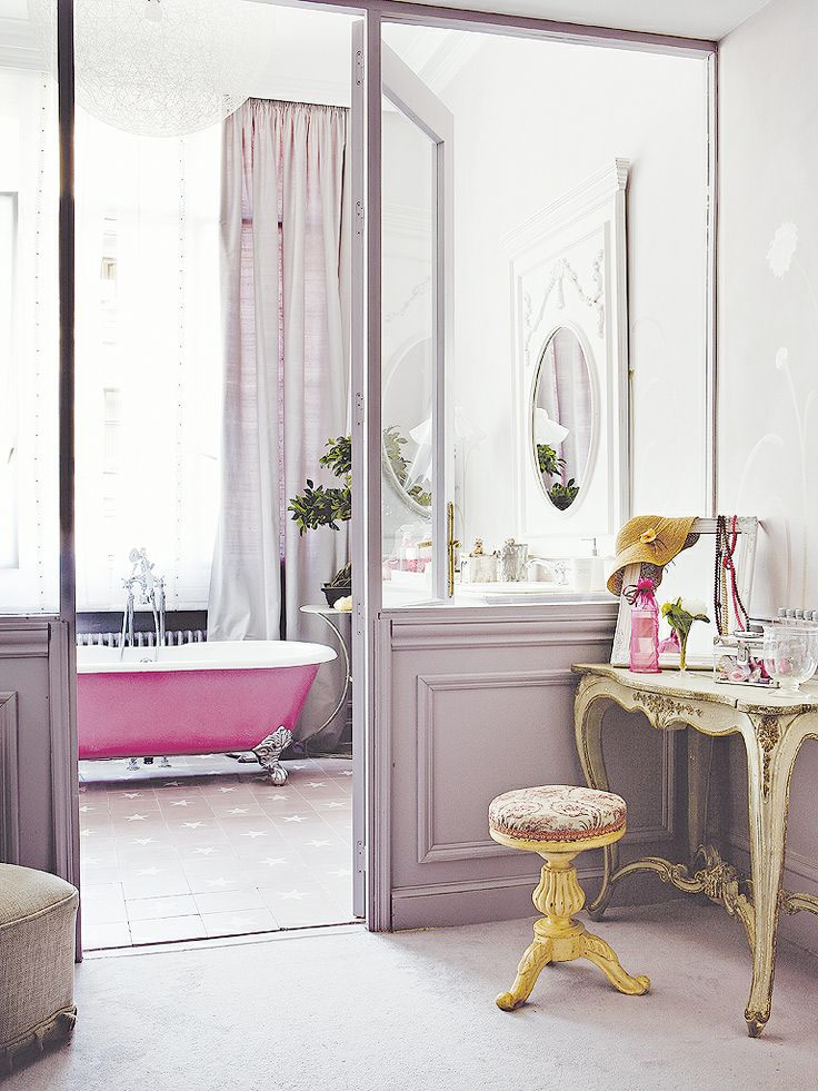 Lilac bathroom french