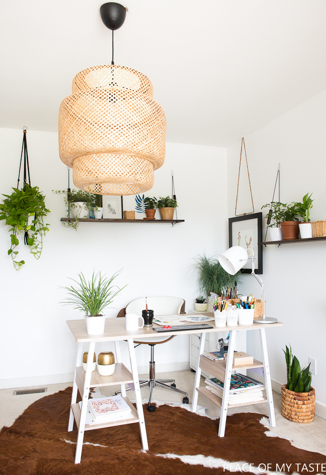 Work space surrounded by plants, check out the 8 things every home office needs!